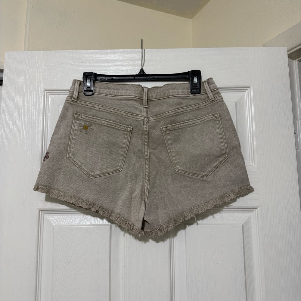 NWT Driftwood Goldie Floral Embroidered Denim Shorts Size 28 - Picture 2 of 5